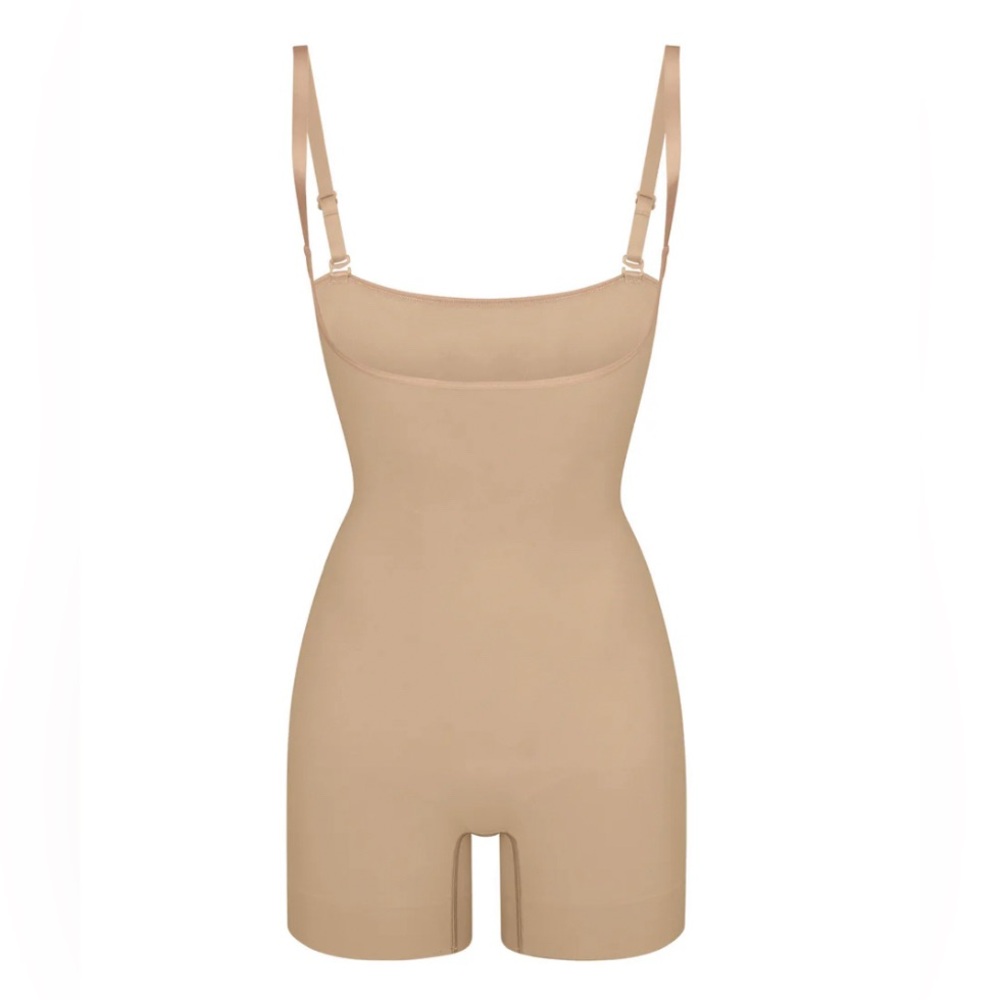 SKIMS Seamless Sculpt Open Bust Bodysuit M